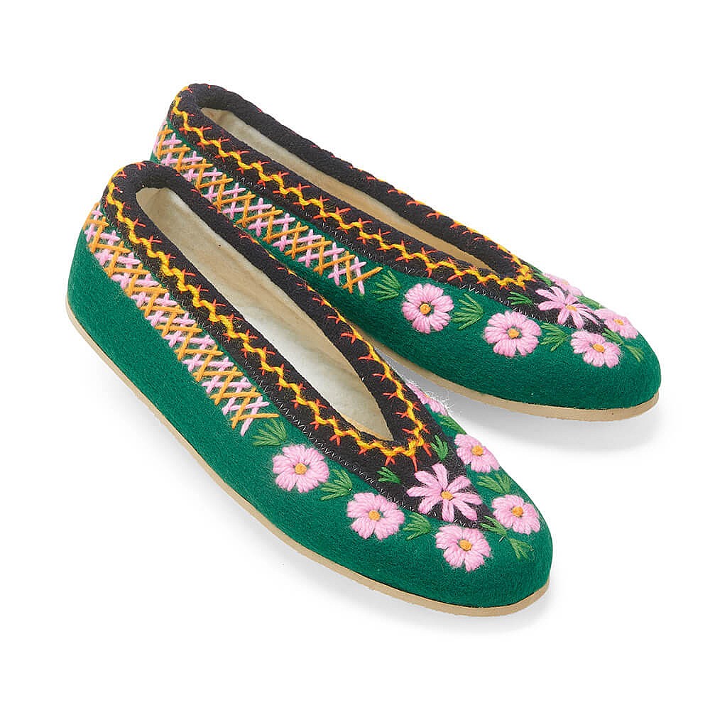 womens embroidered slippers